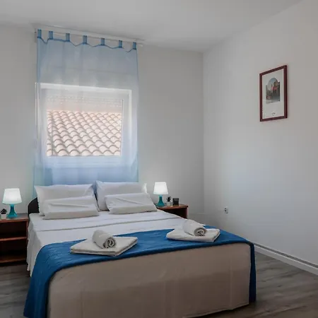 Apartment By The Sea - 23033 Vir